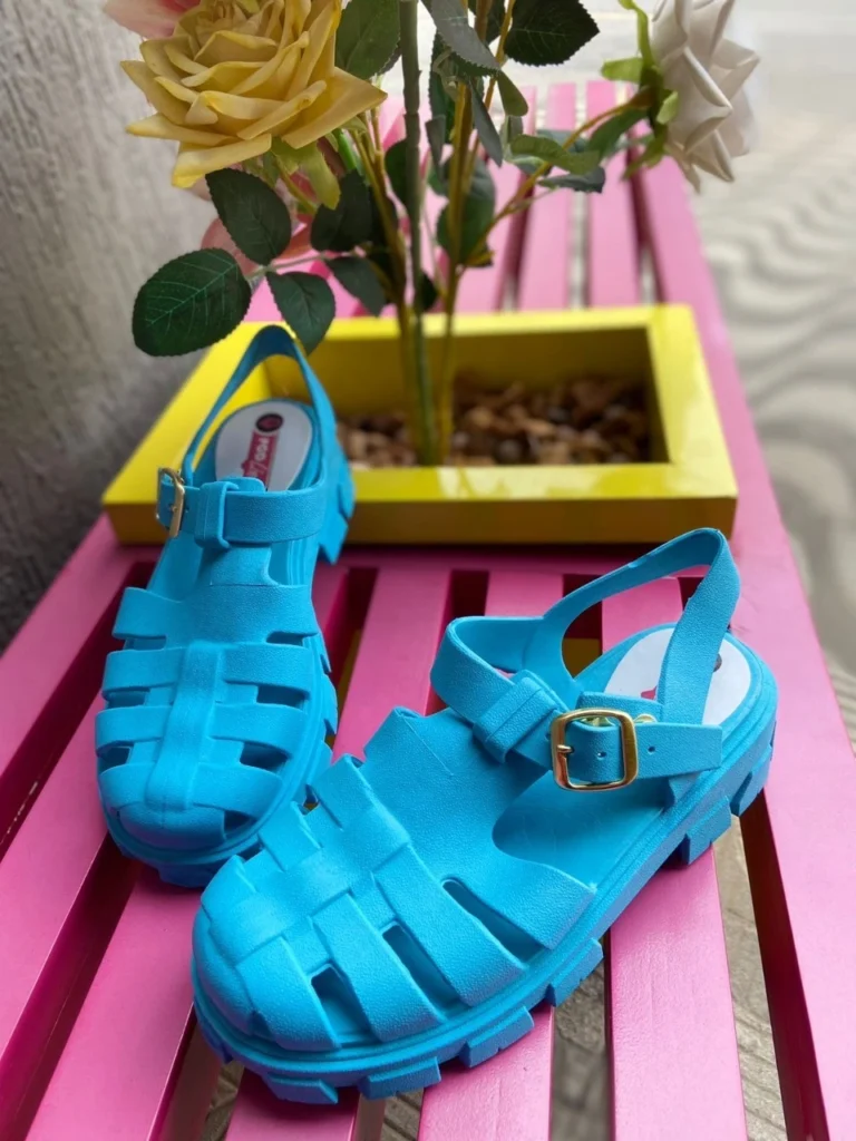 Sandália Feminina Tratorada Fechada Confortável