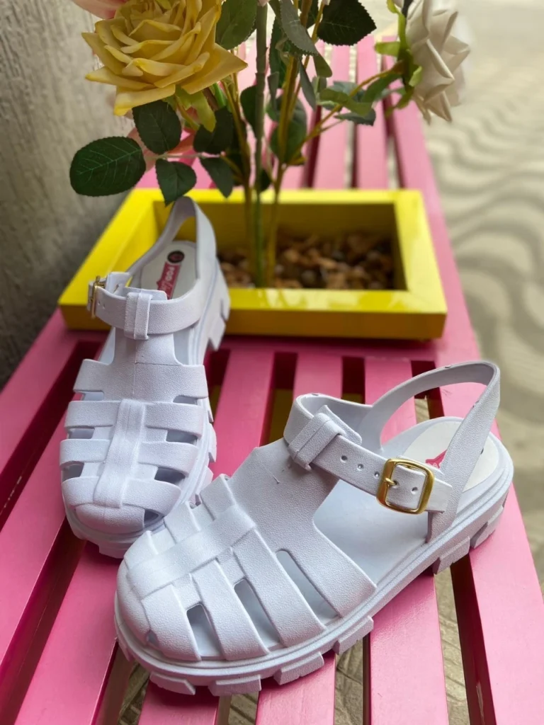 Sandália Feminina Tratorada Fechada Confortável