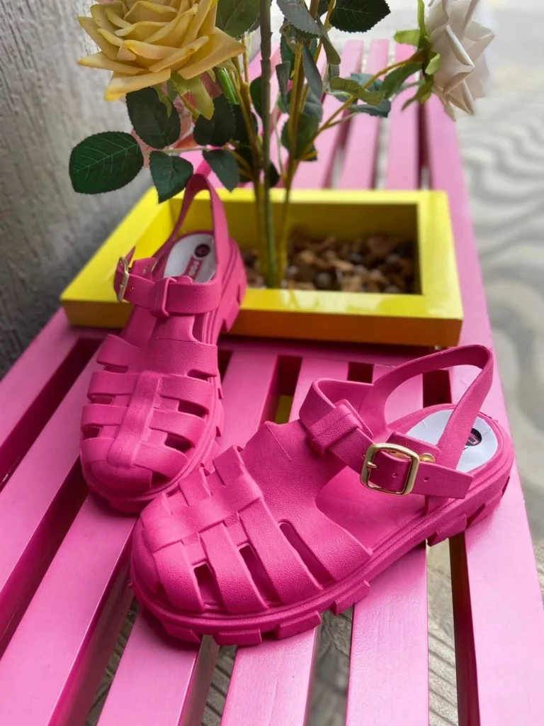 Sandália Feminina Tratorada Fechada Confortável