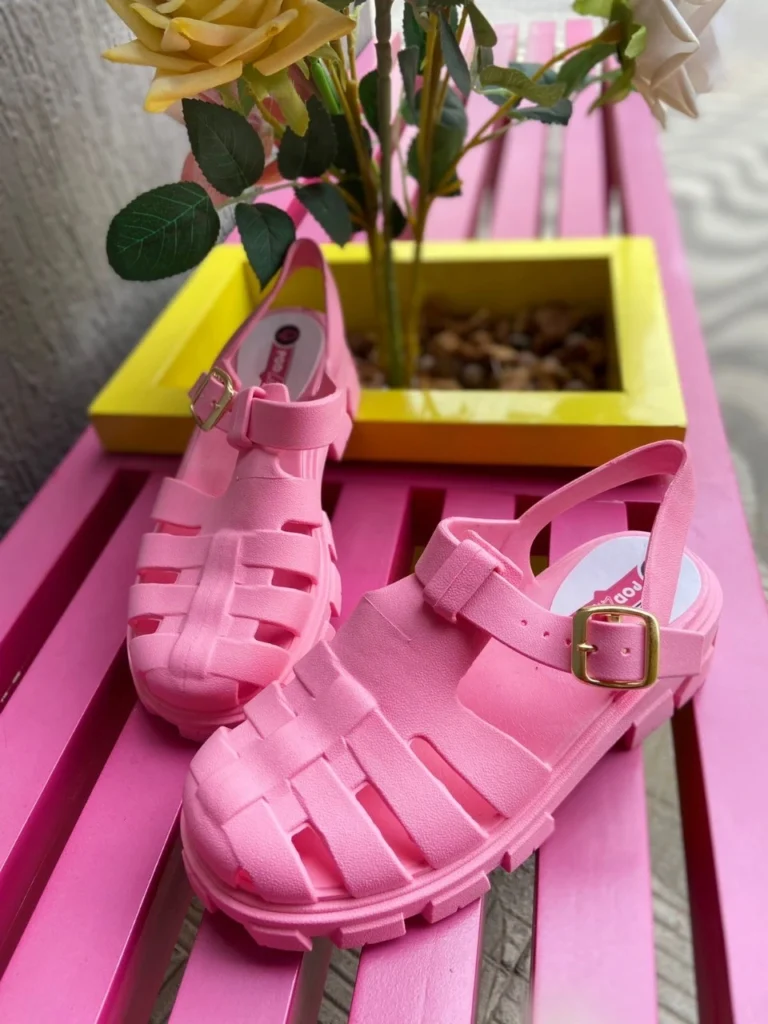 Sandália Feminina Tratorada Fechada Confortável