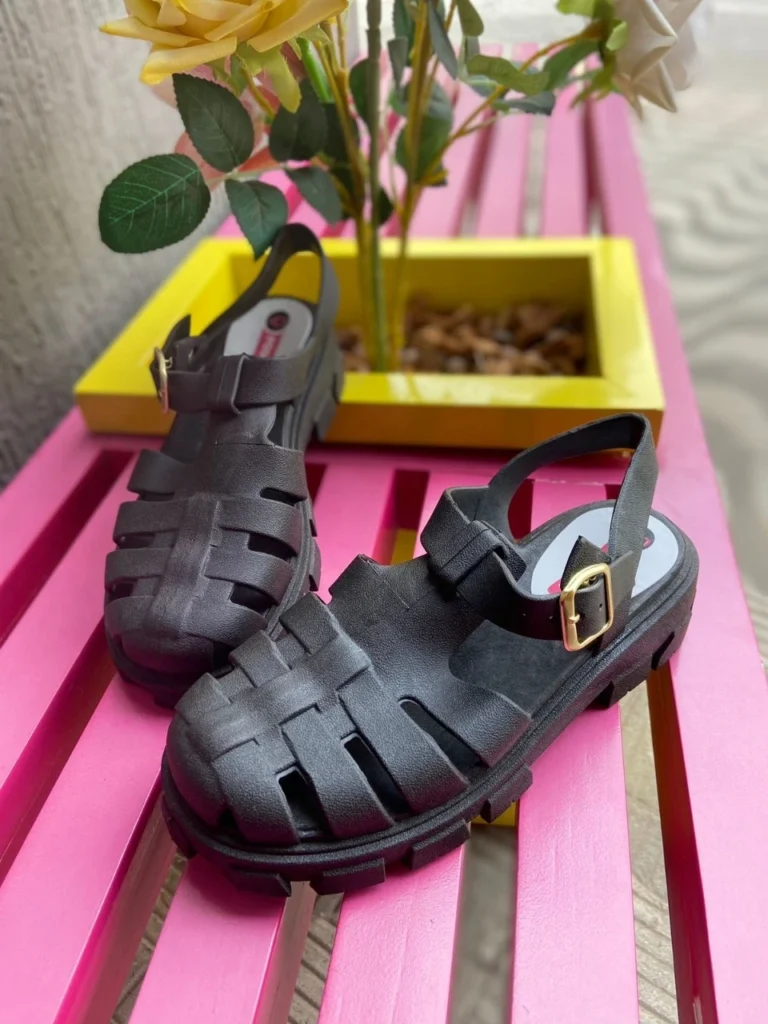 Sandália Feminina Tratorada Fechada Confortável